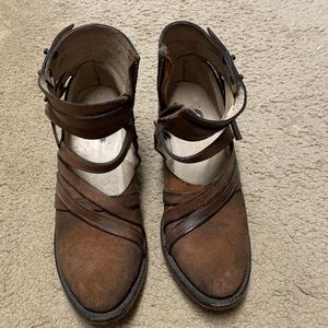 FrEeBiRd ankle booties